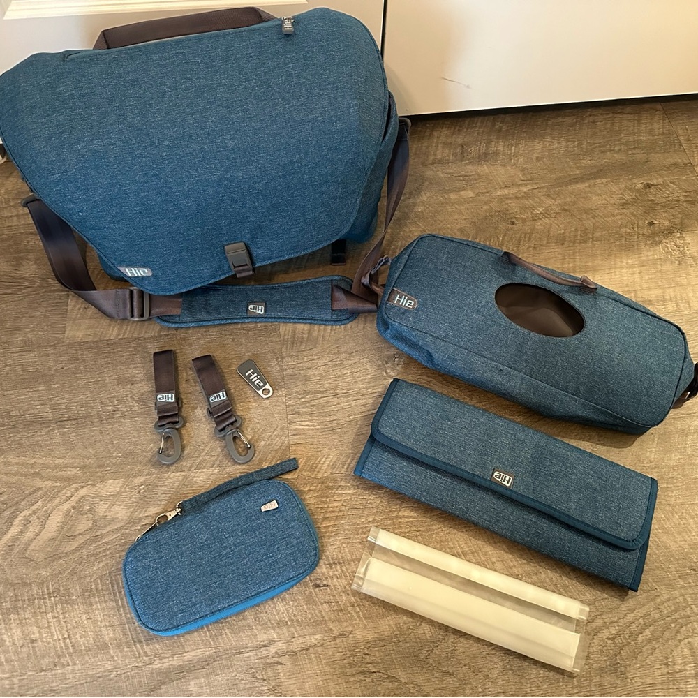 Grovia H.I.E. Diaper bag with extras